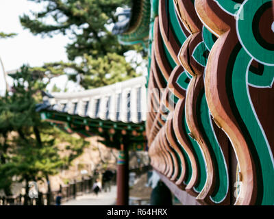 Das Dach des asiatischen Haus der Naksansa Tempel, Südkorea Stockfoto