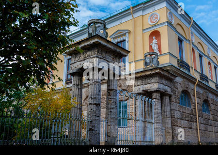 Die kalte Badewanne Pavillion und Achat Zimmer im Catherine Palace, Zarskoje Selo, St. Petersburg, Russland. Stockfoto