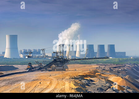 Kraftwerk Boxberg/Kraftwerk Boxberg, Braunkohle befeuerte Kraftwerk und Tagebau Nochten Grube in der Nähe von Weißwasser/Weißwasser, Sachsen, Ostdeutschland Stockfoto