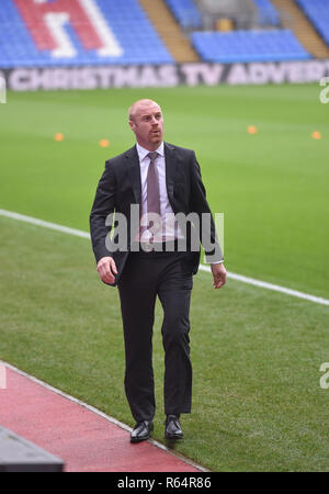 Burnley Manager Sean Dyche kommt zum Premier League-Spiel zwischen Crystal Palace und Burnley im Selhurst Park , London , 01. Dezember 2018 Foto Simon Dack / Tele-Bilder. Nur redaktionelle Verwendung. Kein Merchandising. Für Fußballbilder gelten Einschränkungen für FA und Premier League. Keine Nutzung von Internet/Mobilgeräten ohne FAPL-Lizenz. Weitere Informationen erhalten Sie von Football Dataco Stockfoto