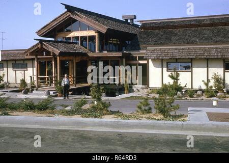 Ansicht vor dem Eingang der Torrey Pines Inn an der Torrey Pines Golf Course, auf North Torrey Pines Road in La Jolla, San Diego, Kalifornien, Juni, 1964. () Stockfoto