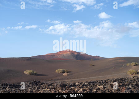 Vulkanische Landschaft, Montanas del Fuego, Nationalpark Timanfaya auf Lanzarote, Kanarische Inseln, Spanien Stockfoto