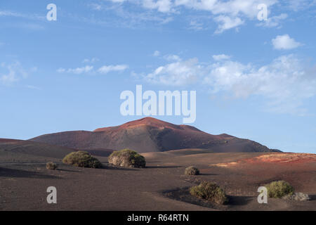 Vulkanische Landschaft, Montanas del Fuego, Nationalpark Timanfaya auf Lanzarote, Kanarische Inseln, Spanien Stockfoto