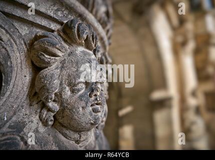 Sandstein Engel Abbildung auf ein historisches Haus Fassade in der Altstadt von Dresden. Stockfoto