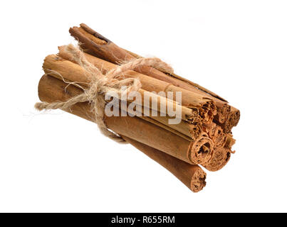 Rinde von cinnamomum Verum oder echte Zimt oder Ceylon Zimt. Auf weissem Hintergrund. Stockfoto