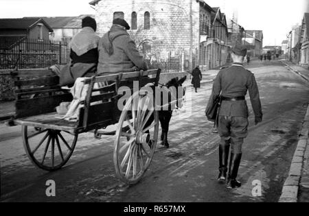 Französischer Familienpass Deutscher Soldat im besetzten Frankreich Januar 1944 Deutscher Soldat der Armee, Frankreich Stockfoto