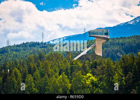Alpine Hills von Insbruck und Olympiaschanze Tower View Stockfoto
