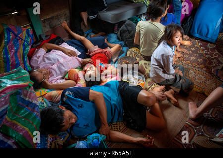 In einem Boote am Mekong, Chiang Rai nach Luang Prabang, Kreuzen von Thailand nach Laos im Boot. Stockfoto