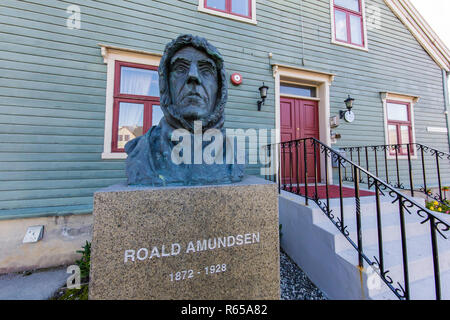 Skulptur zu Roald Amundsen in Tromsø, Norwegen gewidmet. Stockfoto