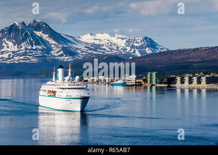 Das Expeditionsschiff Deutschland im Hafen von Tromsø, Norwegen. Stockfoto