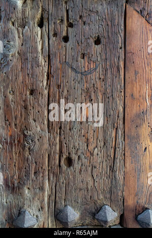 Ein Teil der Stadt Valencia alte Tore. Wachtürme von Quart. Alte hölzerne Tor Textur. Starke Festung, Spanien. Stockfoto