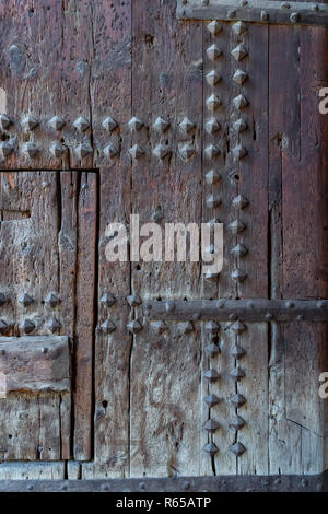 Ein Teil der Stadt Valencia alte Tore. Wachtürme von Quart. Alte hölzerne Tor Textur. Starke Festung, Spanien. Stockfoto