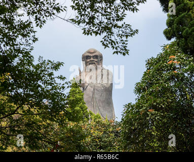 Statue von Lao Tze im Laoshan in der Nähe von Qingdao Stockfoto