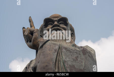 Statue von Lao Tze im Laoshan in der Nähe von Qingdao Stockfoto