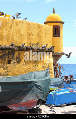 Boote an der San Tiago Festung in Funchal, Madeira Stockfoto