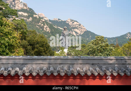 Statue von Lao Tze im Laoshan in der Nähe von Qingdao Stockfoto