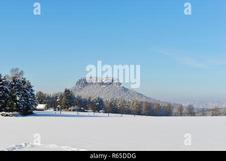 Lilienstein im Winter Stockfoto