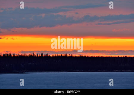 Sunrise Himmel über Ennadai Lake, Arktis Haven Lodge, Territorium Nunavut, Kanada Stockfoto