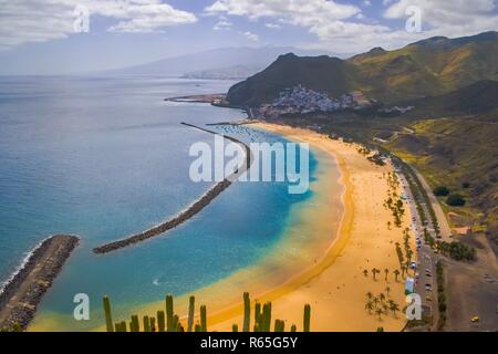 Die schöne Teresitas Strand an der Küste von Santa Cruz in Teneriffa, Spanien. Stockfoto