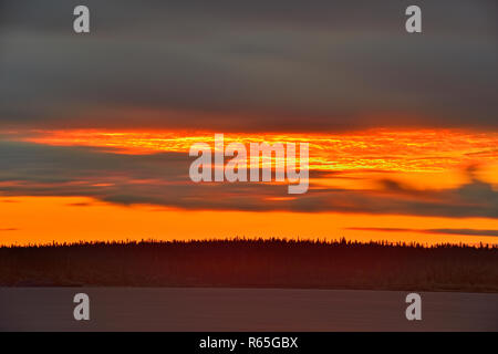 Sonnenuntergang über Ennadai Lake, Arktis Haven Lodge, Territorium Nunavut, Kanada Stockfoto