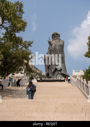 Statue von Lao Tze im Laoshan in der Nähe von Qingdao Stockfoto