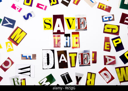 Ein Wort Schreiben von Text, Konzept der speichern das Datum aus verschiedenen Magazin Zeitung schreiben für Business Case auf den weißen Hintergrund mit Kopie Raum Stockfoto