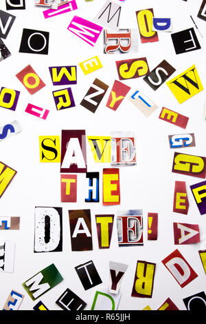 Ein Wort Schreiben von Text, Konzept der speichern das Datum aus verschiedenen Magazin Zeitung schreiben für Business Case auf den weißen Hintergrund mit Kopie Raum Stockfoto