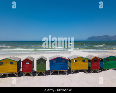 Wooden Strand Hütten am Strand von Muizenberg Stockfoto