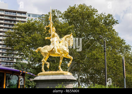 Philadelphia, Pennsylvania. Reiterstandbild von Johanna von Orléans (Jeanne d'Arc), hergestellt von Emmanuel Fremiet und Kelly Drive in der Nähe von Philadelphia Muse Stockfoto