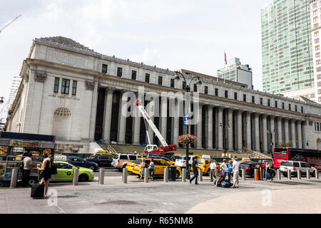 New York City. Die korinthischen Säulengang des James A. Farley Building, ehemals General Post Office Building, einem Wahrzeichen von Manhattan Stockfoto