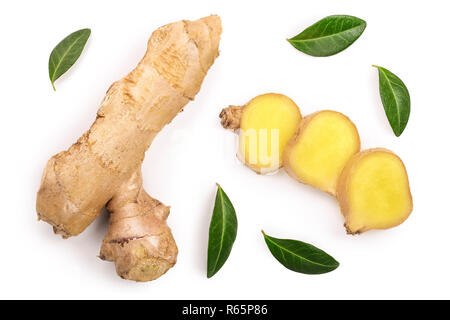 Frische Ingwerwurzel und Scheibe auf weißem Hintergrund. Ansicht von oben. Flach Stockfoto