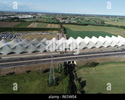 Luftaufnahme von AV Mediopadana High Speed Railway Station von Santiago Calatrava in Reggio Emilia, Italien Stockfoto