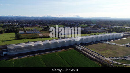 Luftaufnahme von AV Mediopadana High Speed Railway Station von Santiago Calatrava in Reggio Emilia, Italien Stockfoto