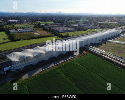 Luftaufnahme von AV Mediopadana High Speed Railway Station von Santiago Calatrava in Reggio Emilia, Italien Stockfoto