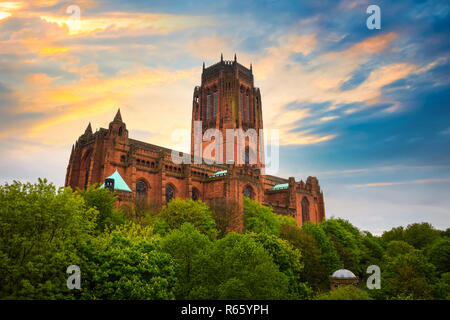 Kathedrale von Liverpool oder die Kathedrale Kirche des auferstandenen Christus, Liverpool in Großbritannien Liverpool, Großbritannien - 16 Mai 2018: Liverpool Cathedral basiert auf einem Entwurf von Stockfoto