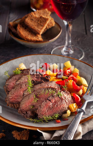 Gegrilltes Steak und Gemüse. Stockfoto