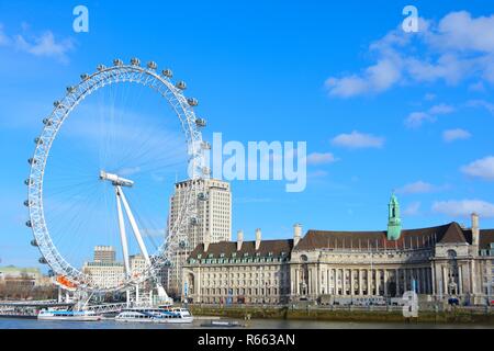 London Eye oder Millennium Wheel am Südufer der Themse in London England, UK Stockfoto