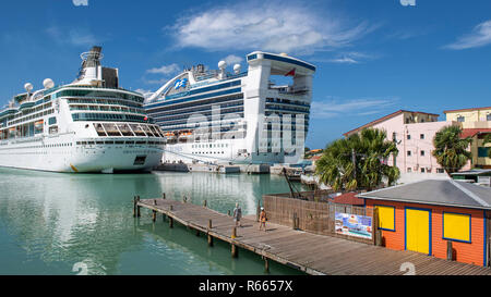 Royal Caribbean Pracht der Meere und der Caribbean Princess Kreuzfahrt Schiffe an der St. John's Antigua Stockfoto