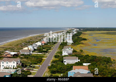 Blick auf Oak Island, NC von einem Leuchtturm Stockfoto