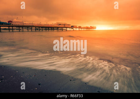 Paignton Pier bei Sonnenuntergang Stockfoto