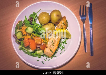 Gebratenem Lachs Hauptgericht Stockfoto