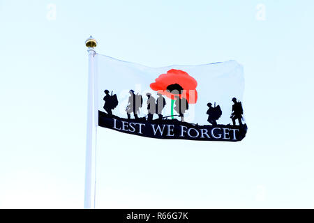Damit wir es nicht vergessen, Erinnerung, Flagge, Fahne, gefallenen Helden, Militär, wollen wir Sie, Großbritannien erinnern Stockfoto