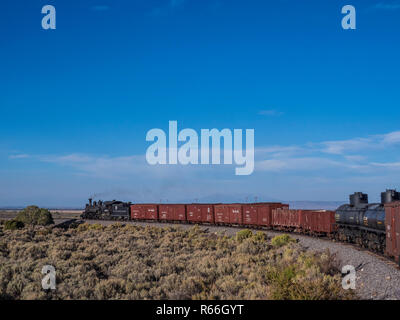 Lok 453 Dampfmaschine Güterzug Richtung Osten auf den Spuren der Cumbres & Toltec Scenic Railroad, Antonito in Colorado. Stockfoto