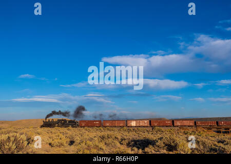 Lok 453 Dampfmaschine Güterzug an der Henker Trestle, Cumbres & Toltec Scenic Railroad, Antonito in Colorado. Stockfoto