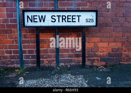 Neuen Straßennamen auf der Straße Anmelden Dinnington, Rotherham, South Yorkshire, England Stockfoto