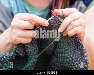 Knitter Strick Pullover aus Wolle Stockfoto