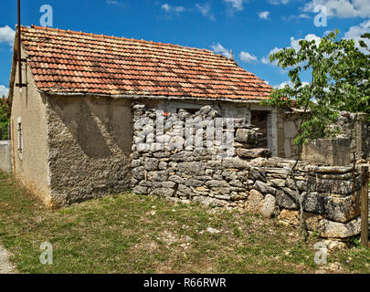 Haus im mediterranen Stil aus Stein Stockfoto