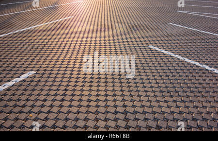 Moderne Kopfsteinpflaster Parkplatz. Stockfoto