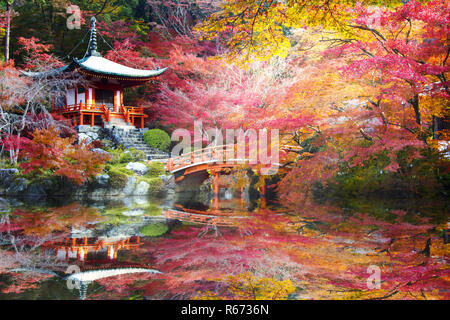 Daigo-ji-Tempel mit bunten Ahorn Bäume im Herbst, Kyoto, Japan Stockfoto