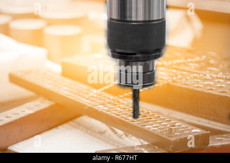 Tippen Maschine und die Platte der Bohrung Stockfoto